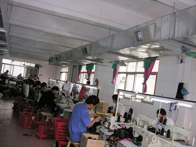 服裝廠降溫工程案例-廣州鑫旺鑫服飾車間降溫工程